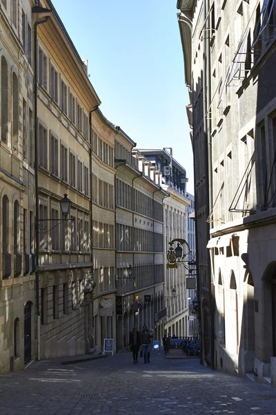 Cenevre, İsviçre'nin tarihi merkezinde küçük bir sokakta