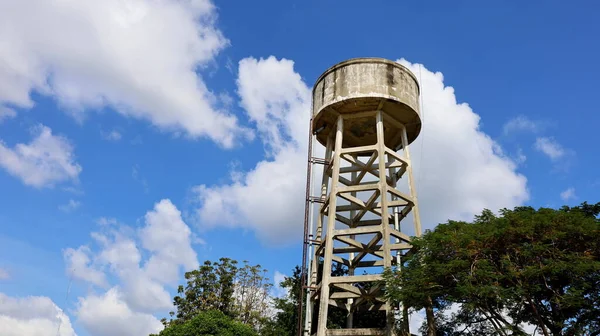 Velho Tanque Água Betão Torre Grande Tanque Reserva Água Para — Fotografia de Stock