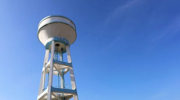 Concrete Water Tank Tall Tower Large White Storage Tank Water — Stock Photo, Image