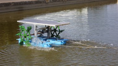 Paddle Wheel Güneş Hücresi. Göldeki atık su arıtma sisteminin hidrolik türbini fotokopi alanında güneş enerjisi kullanarak suda oksijen üretmek için kullanılır. Seçici odak