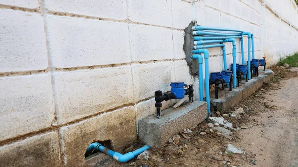 Wasserzähler Mit Sanitär Neben Der Wand Viele Geräte Zur Messung — Stockfoto