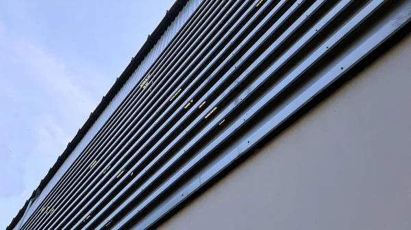 Aluminum Louver Wall Long Stacked Metal Compartment Storage Ventilation Sky — Stock Photo, Image