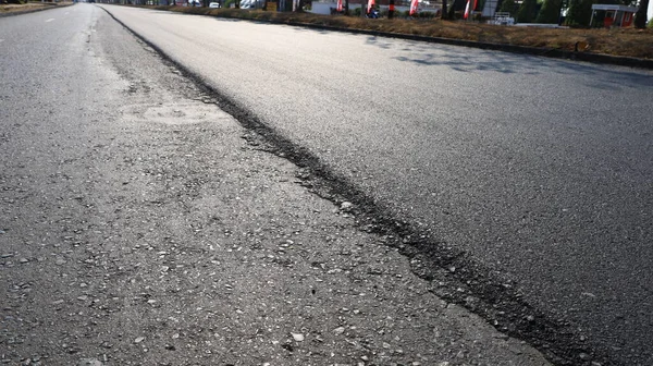 Neue Asphaltierte Fahrbahndecke Der Zustand Der Straße Wurde Bereinigt Und — Stockfoto