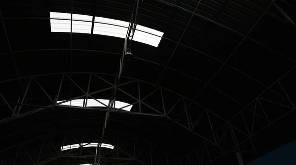 Διαφανής Πλακάκια Στην Οροφή Φως Του Ήλιου Λάμπει Μέσα Από — Φωτογραφία Αρχείου