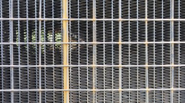 Eski arabanın radyatör yüzeyine yakın çekim. odak seç