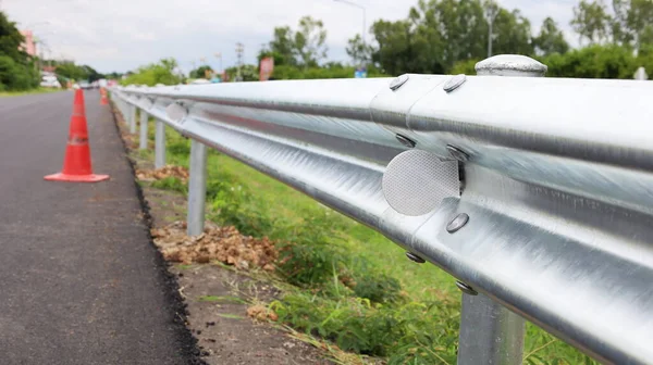 Panneaux Réfléchissants Sur Les Rampes Bord Route Garde Corps Acier — Photo