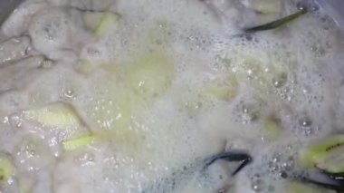 Kaynamış şerbetli muz, geleneksel Tayland tatlısı. Yakın çekim..