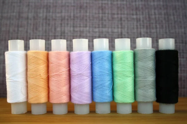 Colorful Yarn Spool Cotton Colorful Sewing Threads White Background Space — Stock Photo, Image