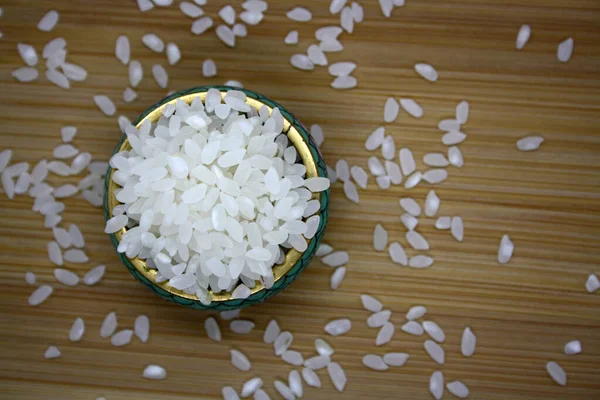 Witte Rijst Voor Pilaf Een Houten Achtergrond Ruimte Voor Tekst — Stockfoto