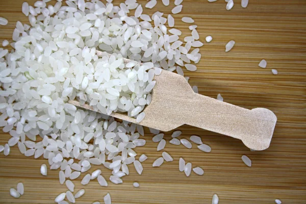 Witte Rijst Voor Pilaf Een Houten Achtergrond Ruimte Voor Tekst — Stockfoto