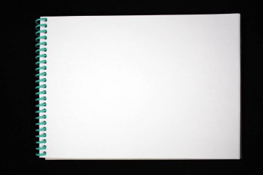 Siyah arkaplandaki notlar ve çizimler için not alın. Metin için boşluk.