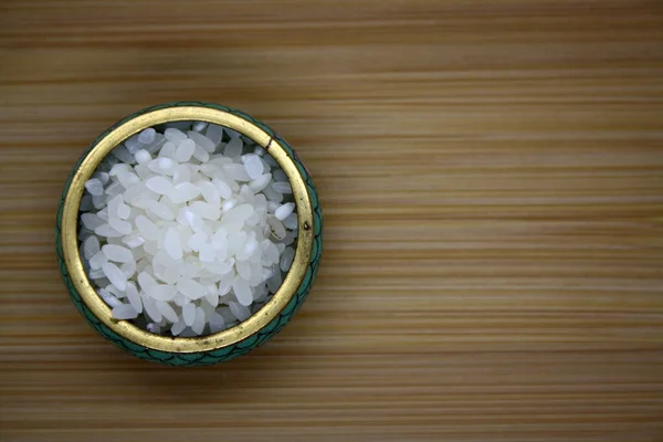 Witte Rijst Voor Pilaf Een Houten Achtergrond Ruimte Voor Tekst — Stockfoto