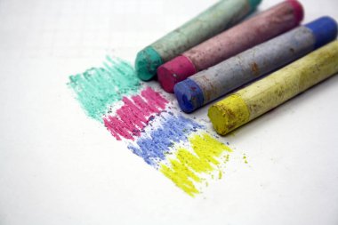 Pastel boya kalemleri çizim için. Metin için boşluk.