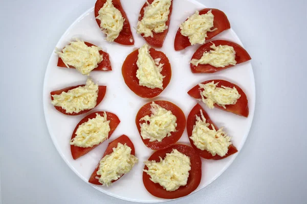 Tomaten Gevuld Met Kaas Met Knoflook Mayonaise Appetizer — Stockfoto
