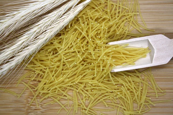 Pasta Secca Grano Fondo Legno Spazio Testo — Foto Stock