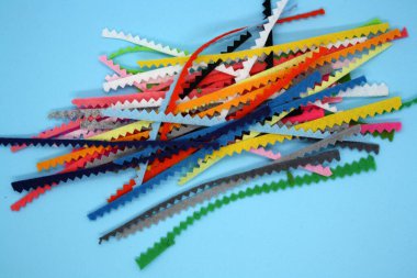 Renkli keçeli şeritten yapılmış tekstil arka planı. Üst Manzara. Metin için boşluk.