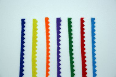 Farklı renklerden gelen bir arka plan. Metin için boşluk.