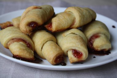 Reçelli hamur köftesi..