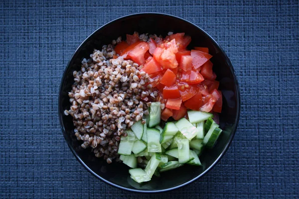 Salade Van Boekweit Tomaten Komkommers Dille Ruimte Voor Tekst — Stockfoto