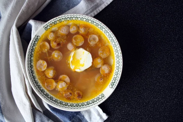 Sopa Batata Salsicha Prato Rápido Fundo Preto Espaço Para Texto — Fotografia de Stock