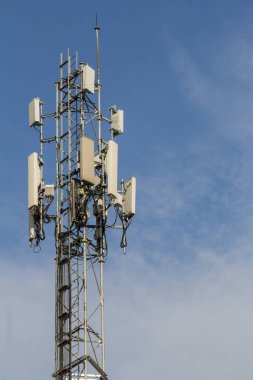 Anten, radyo, telefon, kablosuz internet, yüksek binadaki