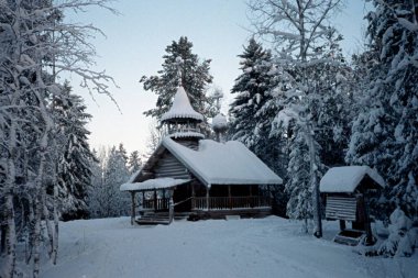 Rus kışı. Ahşap mimari müzesi Malye Karely. Arkhangelsk, 1997.