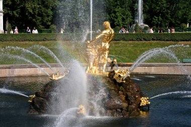 Peterhof Aşağı Parkı 'ndaki Samson Çeşmesi. St. Petersburg, Peterhof.