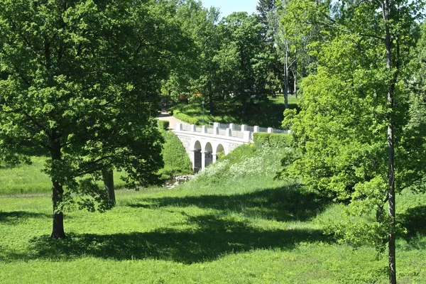 修復前のOranienbaum公園のPetrovsky橋 サンクトペテルブルク ロモノーソフ — ストック写真