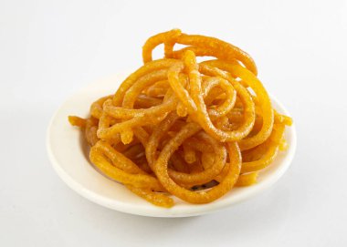 Popüler Tatlı Jelapi ya da Zoolbia beyaz tabak üzerinde.