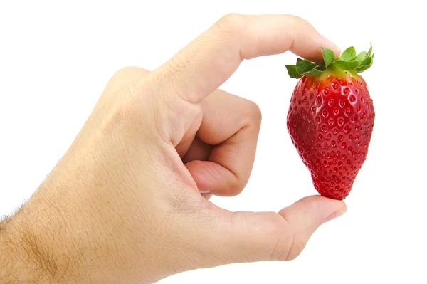 Hand hält eine Erdbeere isoliert auf weiß. — Stockfoto