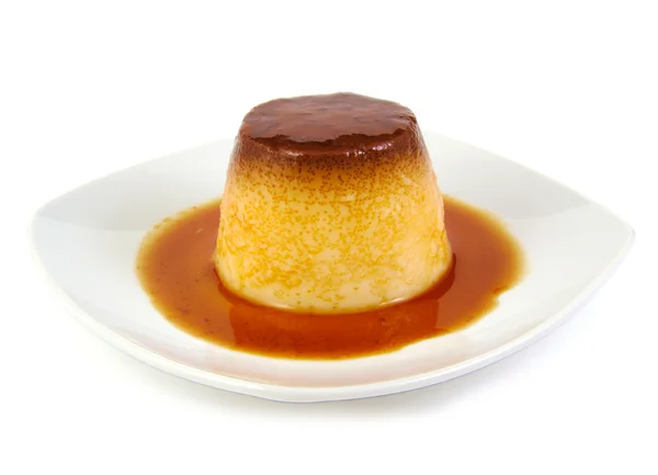 Creme caramel, kola vaniljsås eller vaniljsås pudding på vit bakgrund — Stockfoto