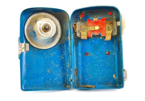 Beyaz bir arka plan üzerinde eski ve pis meşale