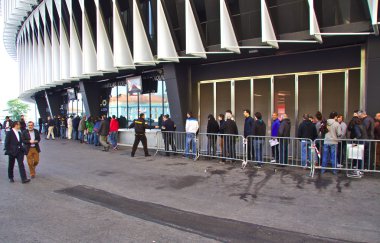 Bilbao, İspanya - 28 Mayıs 2015: İnsanlar kuyruk San Mames, Spor Kulübü futbol takımı stadyumda bir bilet için. Bilbao, Bask ülke, İspanya