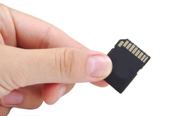 Flash kartı elinde beyaz bir arka plan üzerinde izole