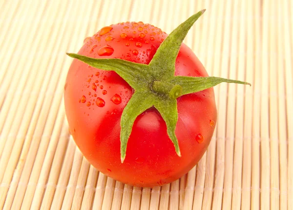 Tomat på træ baggrund - Stock-foto