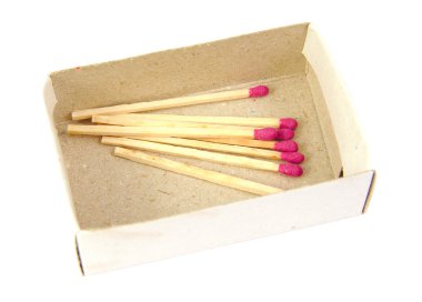 Beyaz arkaplanda izole edilmiş bir kutuda eşleşir