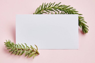 Gül arka planında yeni yıl tebrik kartı