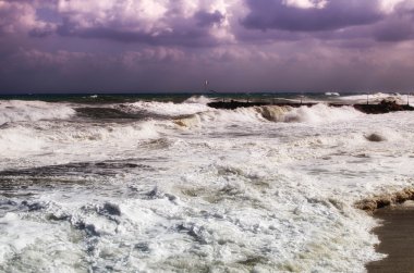 fırtınalı denizde