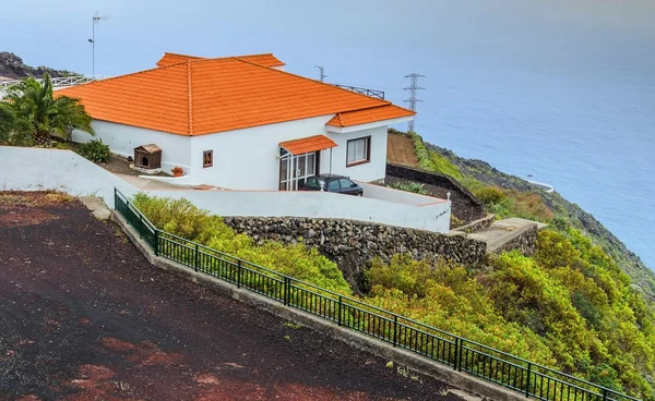 Casa en un volcán extinto — Foto de Stock