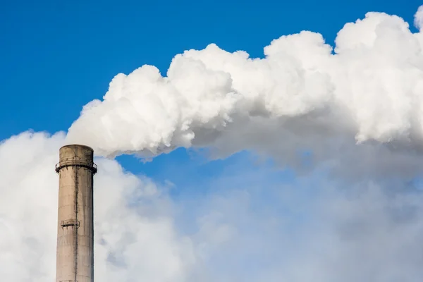 Smoke from the chimney. — Stock Photo, Image