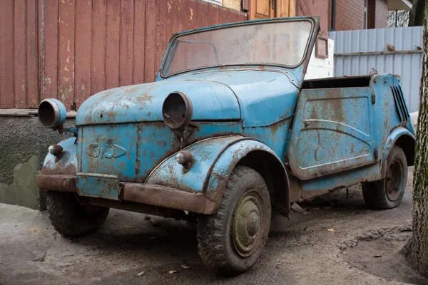 Roestige auto van Sovjet-Unie. — Stockfoto