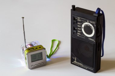 Taşınabilir Radyo alıcıları. Eski ve yeni.