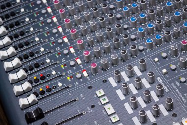 Ses cihazı. Ses karıştırıcı.