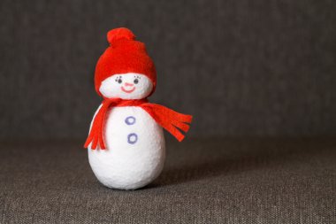 Kardan adam. Yumuşak oyuncak. Komik.