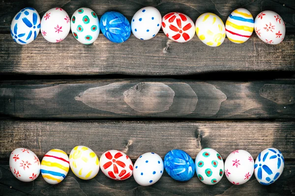 Huevos de Pascua en tablas viejas — Foto de Stock
