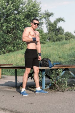 Güçlü genç atlet