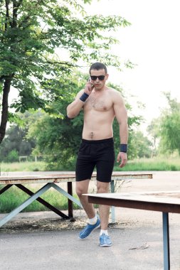 Güçlü genç atlet