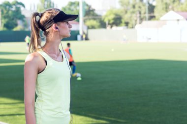 Stadyum sportif kız