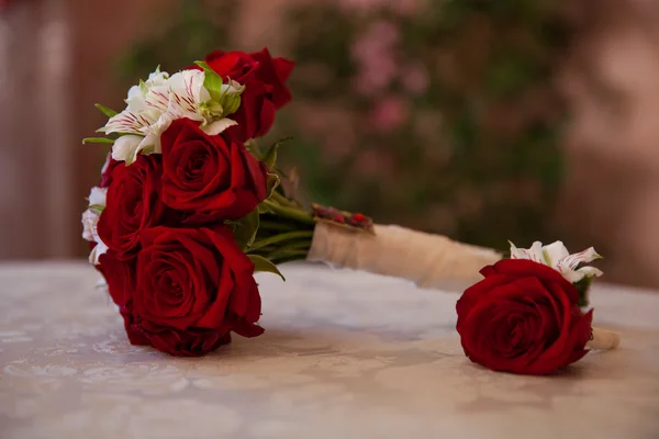 Bruids boeket, bruidegom boeket, bloemen voor bruiloft bruiloft accessoires — Stockfoto