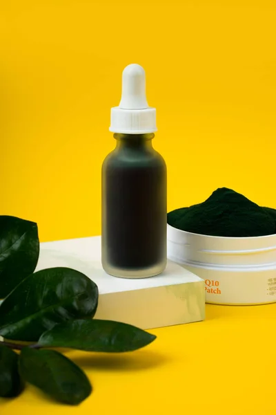 Πράσινη μάσκα και συστατικά καθαρισμού προσώπου Spirulina DIY. Spa, καλλυντικά ομορφιάς και περιποίηση σώματος. — Φωτογραφία Αρχείου